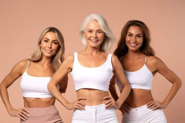 Mulheres bonitas, de idades diferentes, satisfeitas com o resultado do tratamento bodytite.